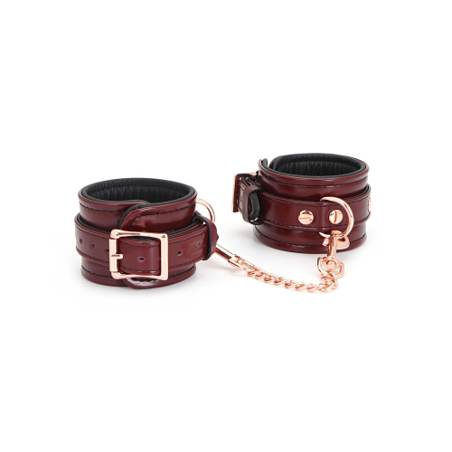 Кожаные наручники Liebe Seele Wine Red Wrist Cuffs, съемная цепочка-крепление Кожаные наручники Liebe Seele Wine Red Wrist Cuffs, съемная цепочка-крепление