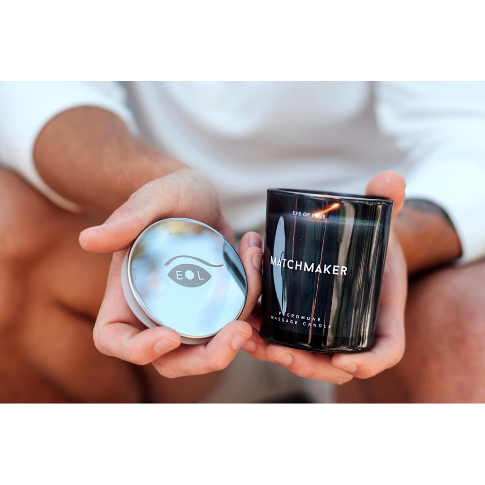 Массажная свеча с феромонами Eye Of Love Matchmaker Black Diamond в стакане, черная