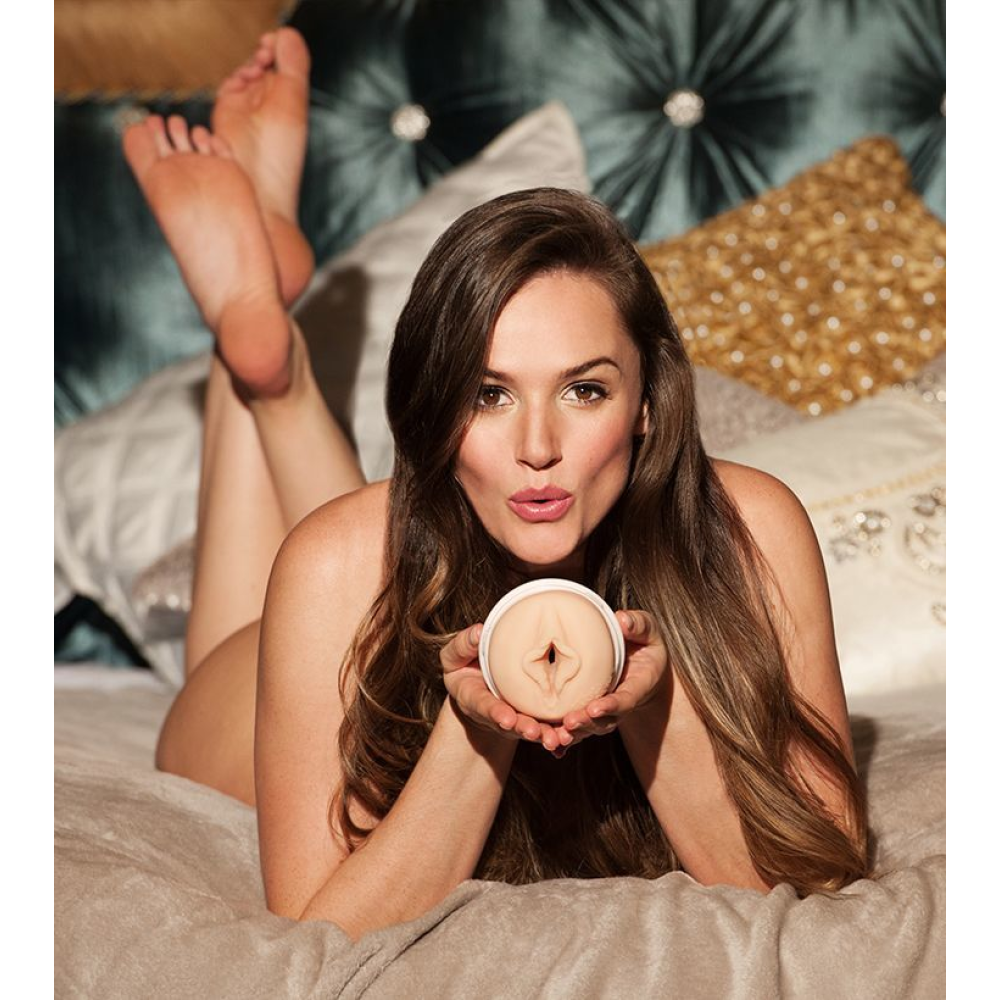 Мастурбатор Fleshlight Girls: Tori Black - Torrid, со слепка вагины, очень нежный