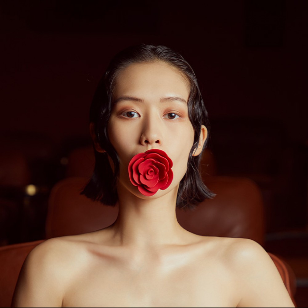 Кляп роза из силикона и итальянской кожи Rose Ball Gag UPKO