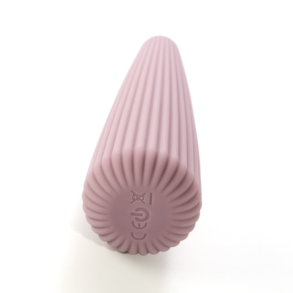 Вибратор для клитора в форме конуса с рельефом Sweet Em Velvet Lure, фиолетовый
