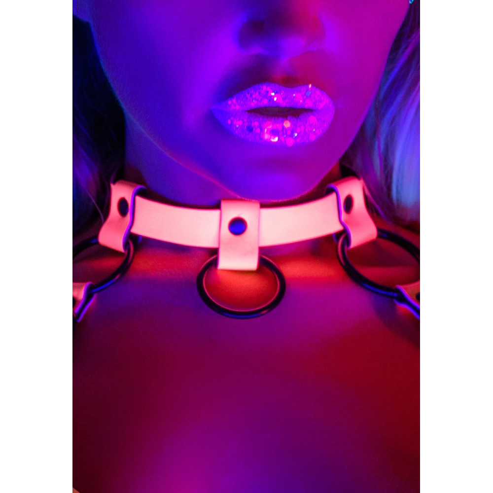 Портупея в виде бюстье с открытыми чашками Taboom Glow In The Dark с функцией свечения в темноте