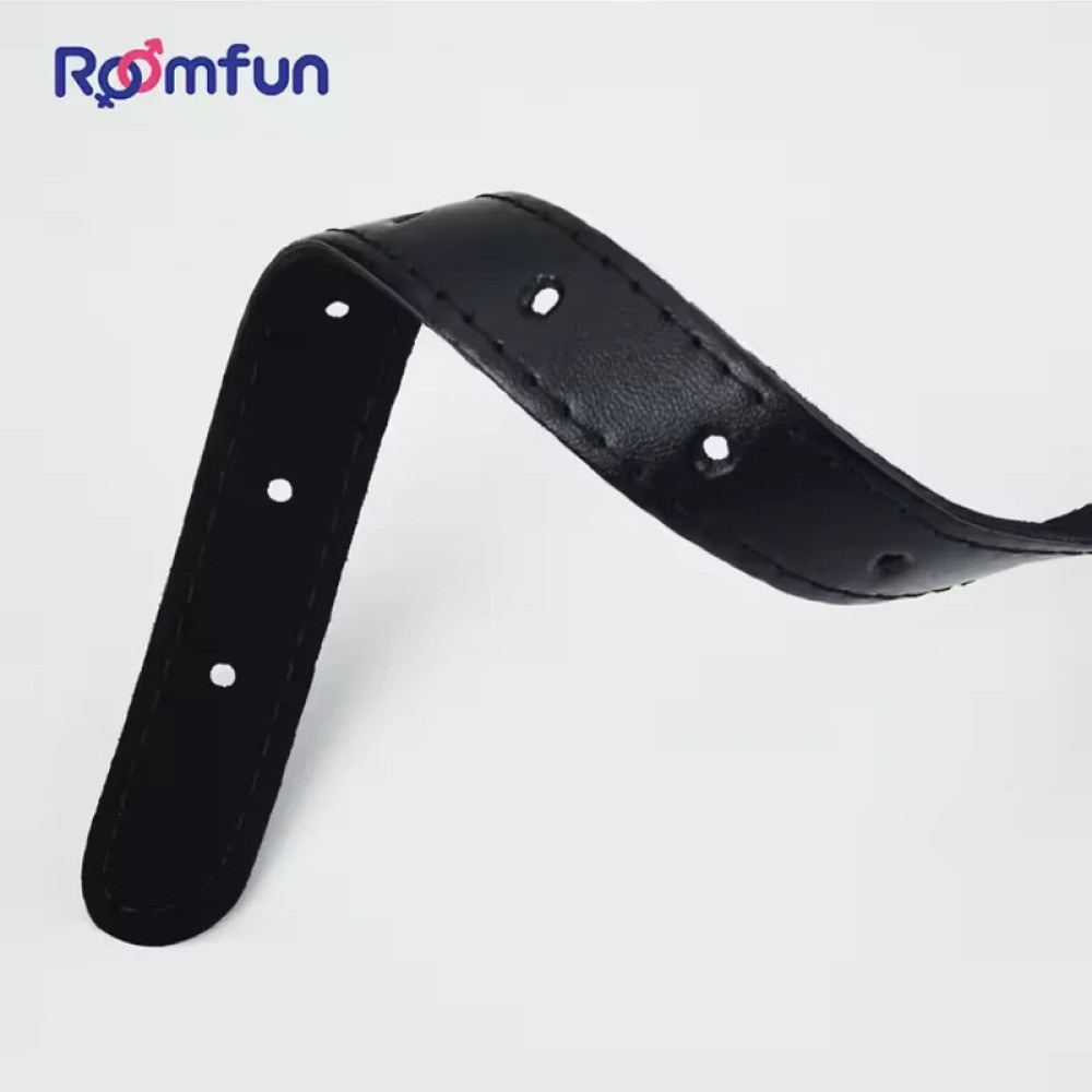 Кляп-шарик с отверстиями Roomfun и зажимами для сосков, черный
