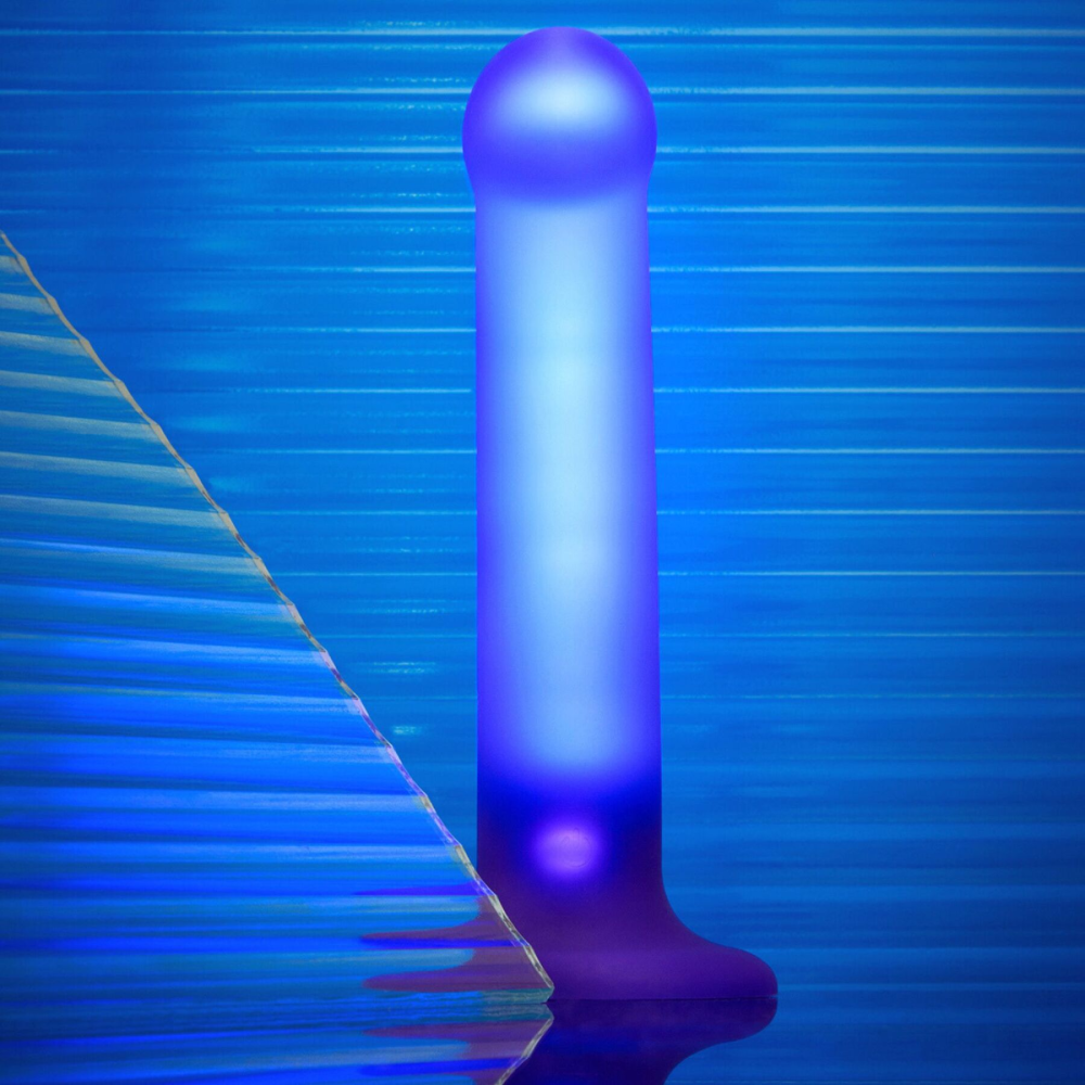 Светящийся дилдо Strap-On-Me Glow-LED Dildo Purple - M