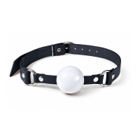 Кляп силиконовый Feral Feelings Silicon Ball Gag Black/White, черный ремень, белый шарик